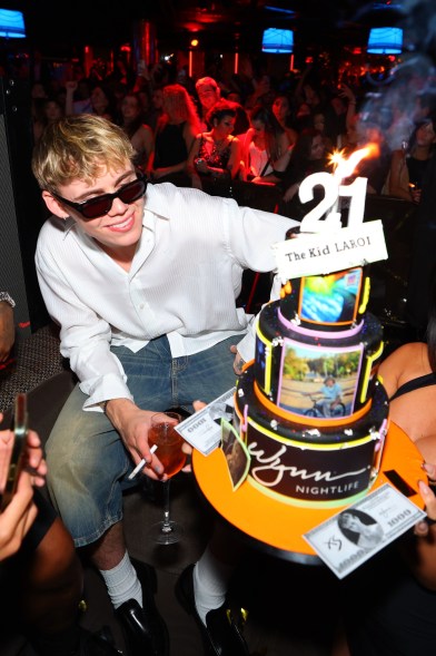 The Kid LAROI looking at his 21st birthday cake