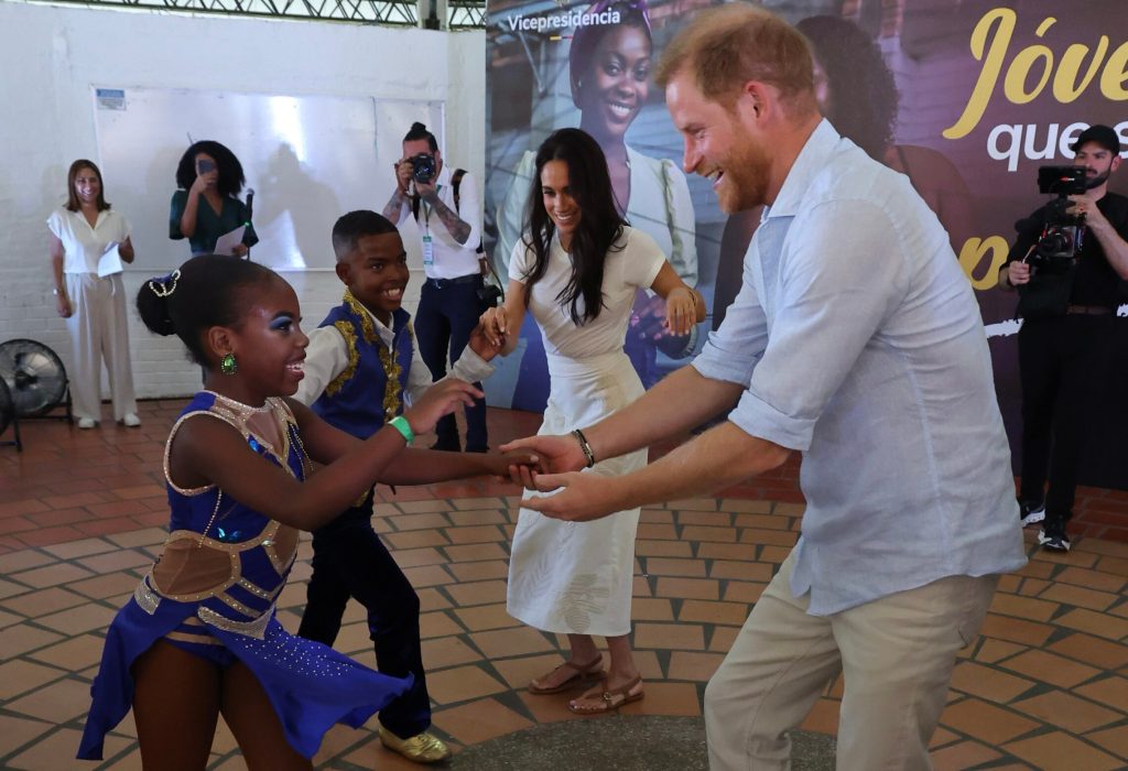 Meghan Markle and Prince Harry salsa dancing at the Jóvenes en Cali youth center on Aug. 19, 2024. 