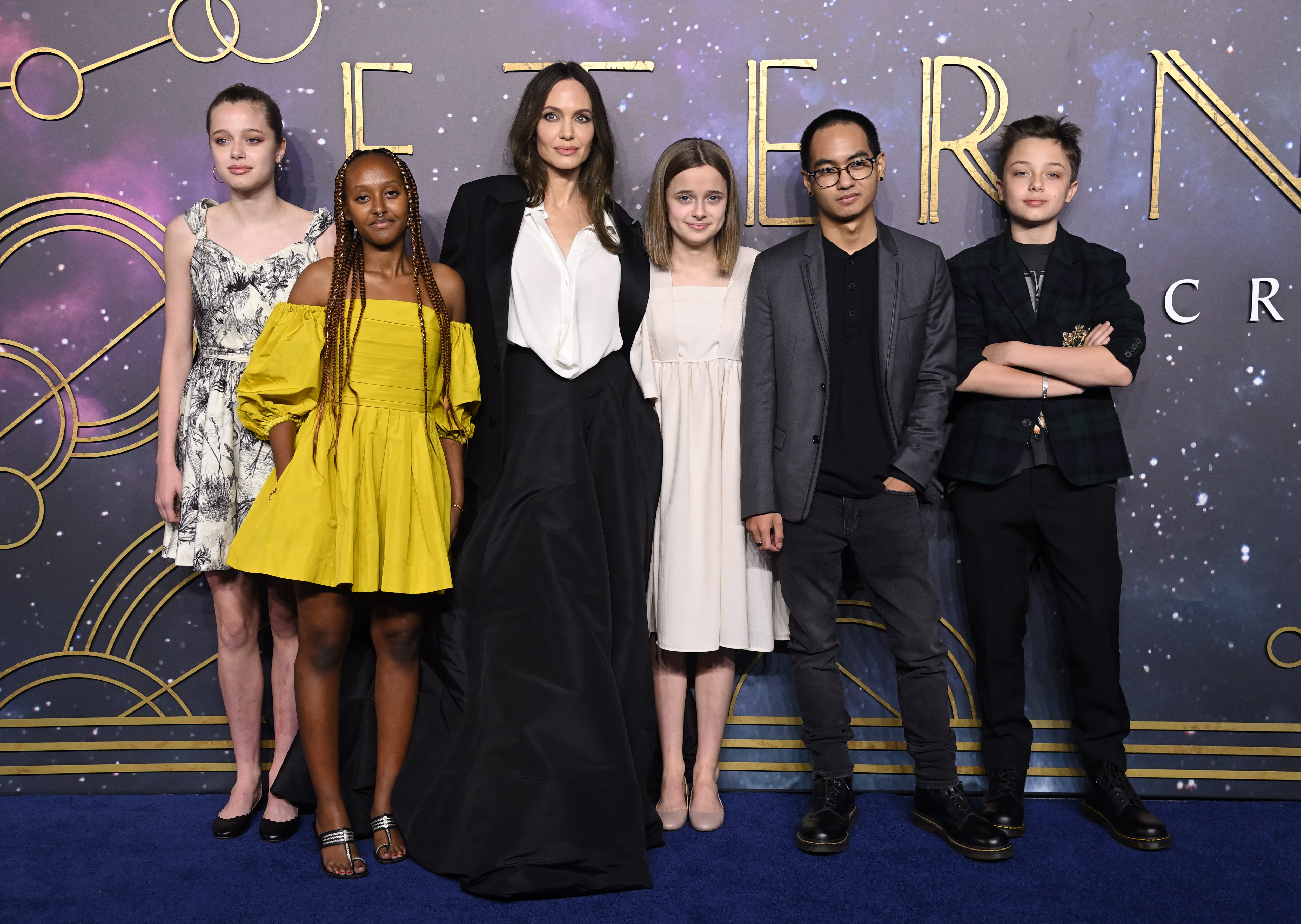 Shiloh Jolie-Pitt, Zahara Jolie-Pitt, Angelina Jolie, Vivienne Jolie-Pitt, Maddox Jolie-Pitt and Knox Jolie-Pitt 